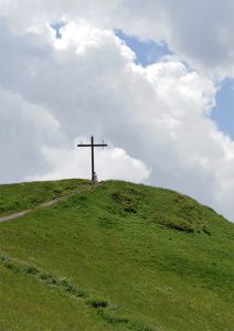 Cruz en las inmediaciones del Santuario de la Saleta (Francia)